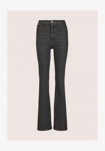 Клешеные джинсы