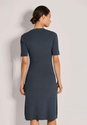 Вязаное платье
