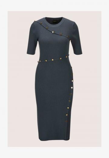 Вязаное платье