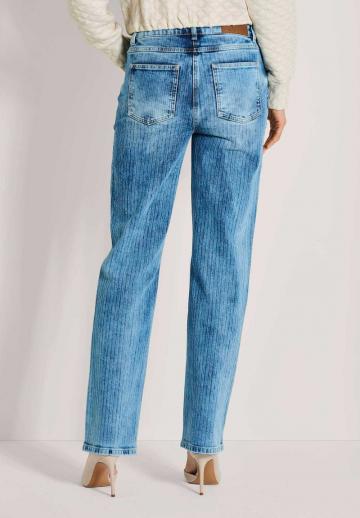 Прямые джинсы