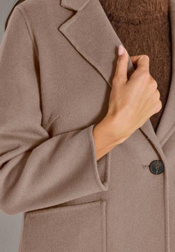 Короткое пальто