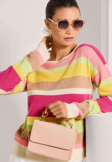 Пуловер в полоску