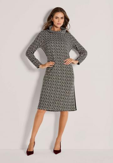 Вязаное платье