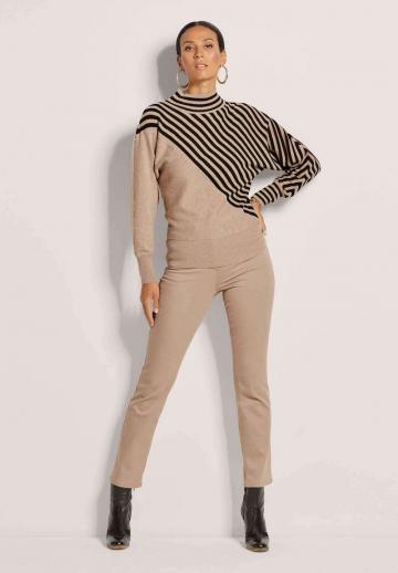 Пуловер в полоску