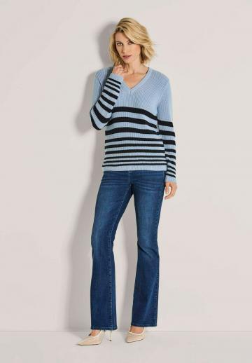 Пуловер в полоску
