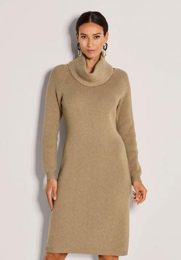 Вязаное платье