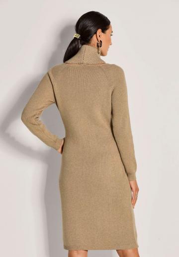 Вязаное платье