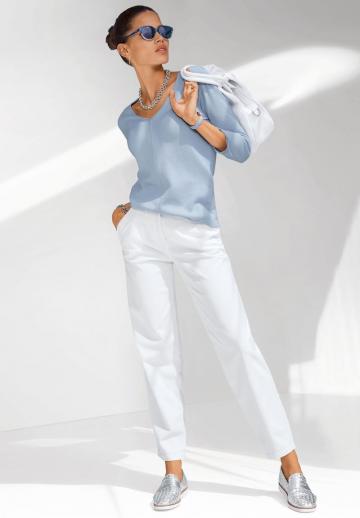 Пуловер с вырезом V