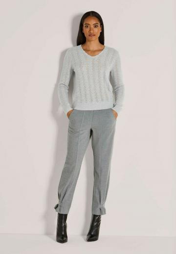 Пуловер с вырезом V