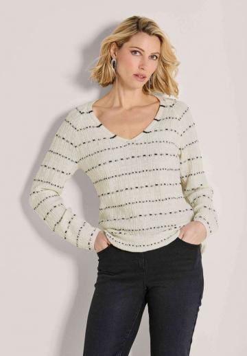Пуловер с вырезом V