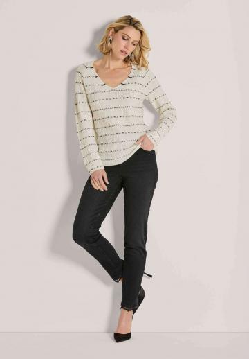 Пуловер с вырезом V