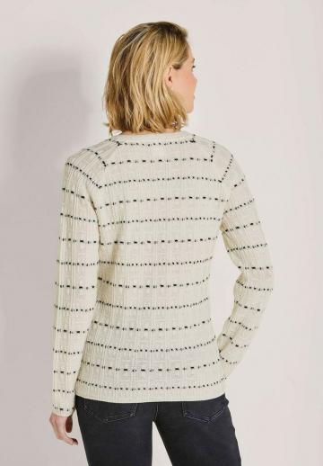 Пуловер с вырезом V