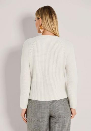 Пуловер с вырезом V