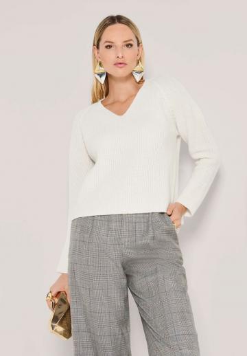 Пуловер с вырезом V