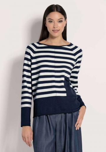 Пуловер в полоску