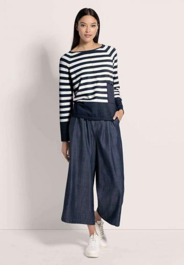 Пуловер в полоску