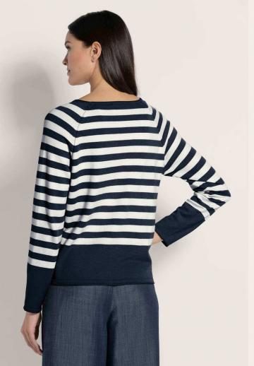 Пуловер в полоску