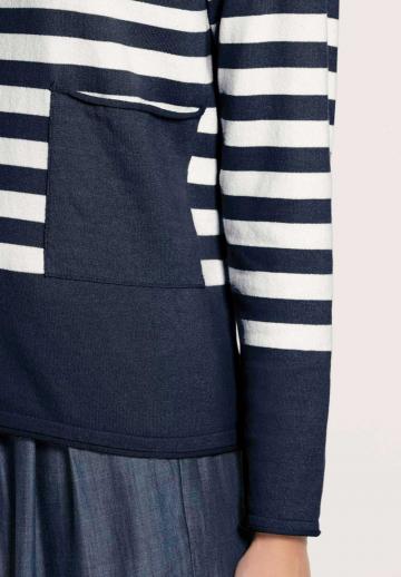 Пуловер в полоску