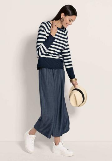 Пуловер в полоску