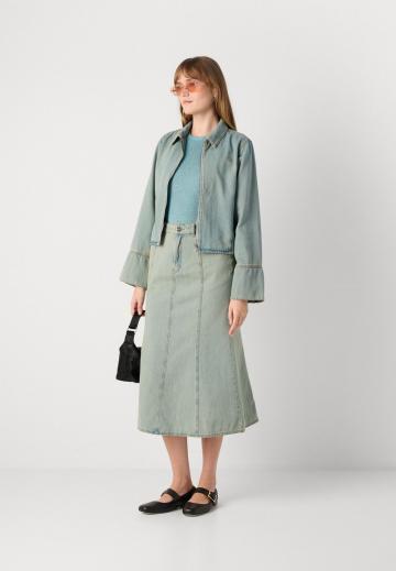 Джинсовая куртка