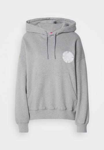 Пуловер с капюшоном