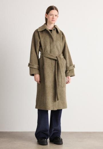 Шерстяное пальто