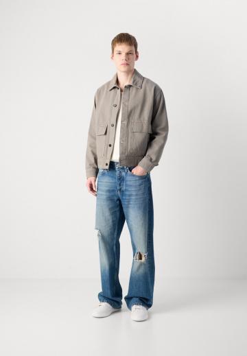 Джинсовая куртка