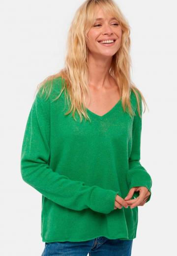 Пуловер с вырезом V