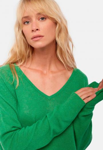 Пуловер с вырезом V