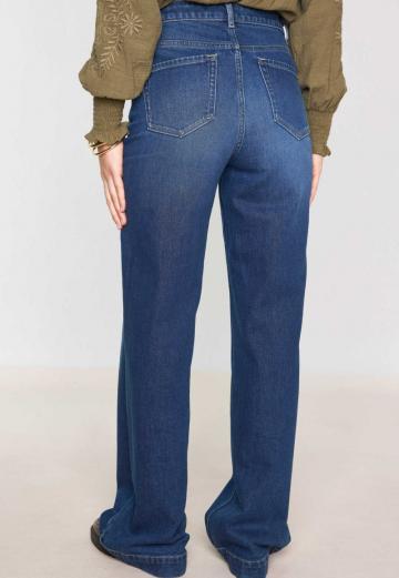 Клешеные джинсы