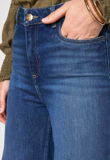 Клешеные джинсы