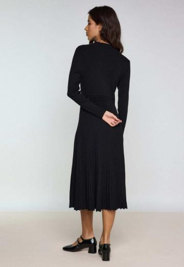 Вязаное платье