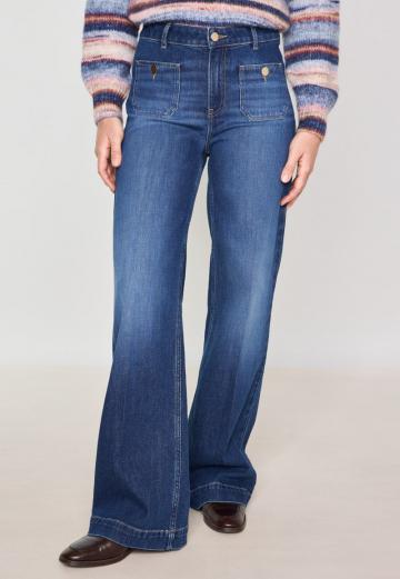 Клешеные джинсы