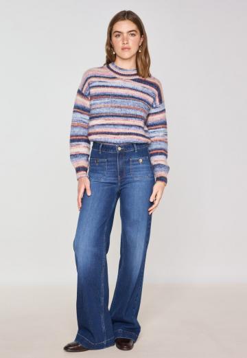 Клешеные джинсы