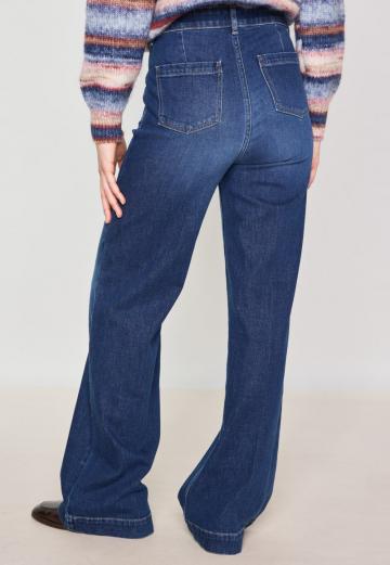 Клешеные джинсы