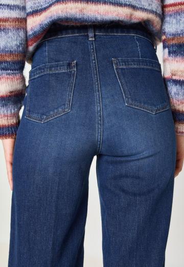 Клешеные джинсы