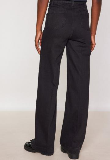 Клешеные джинсы