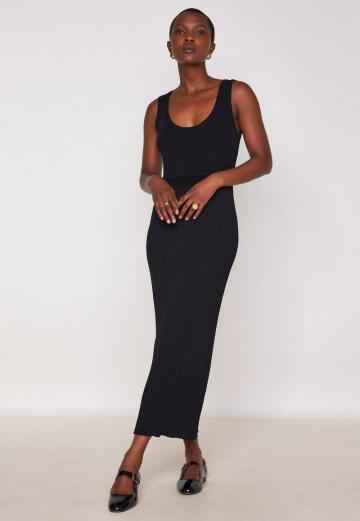 Вязаное платье