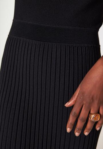 Вязаное платье