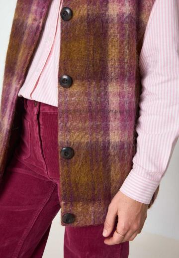 Длинный жилет