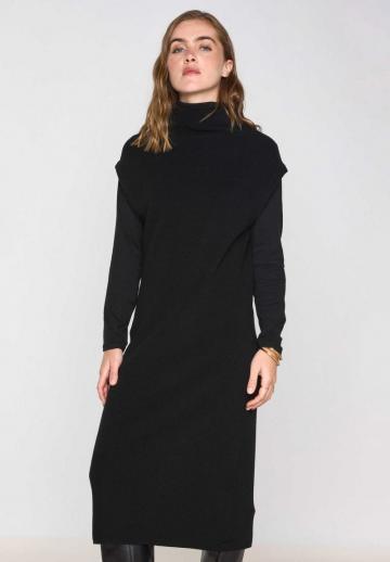 Вязаное платье