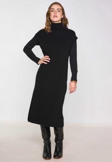 Вязаное платье