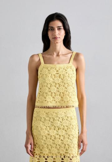 Топ на бретельках