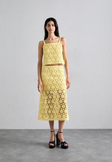 Топ на бретельках