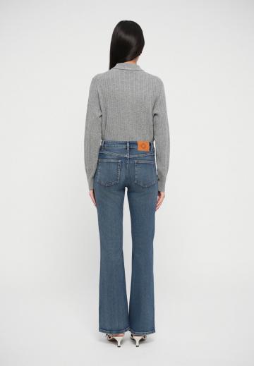 Клешеные джинсы