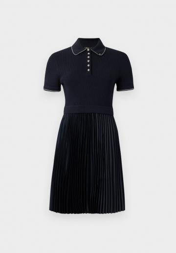 Вязаное платье