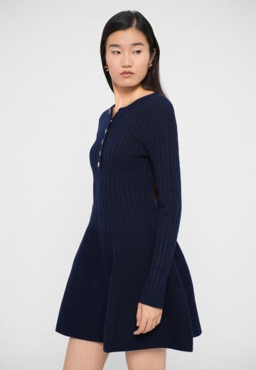 Вязаное платье