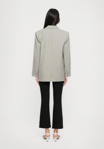 Длинный блейзер