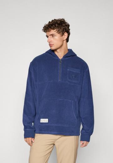 Спортивная кофта