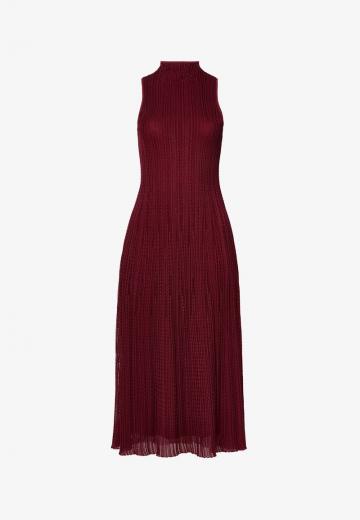 Вязаное платье